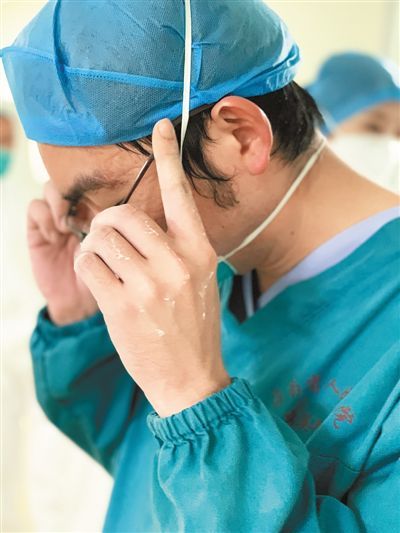 【健康】守护生命 全力救治重症患者（来自疫情防控一线的报道）