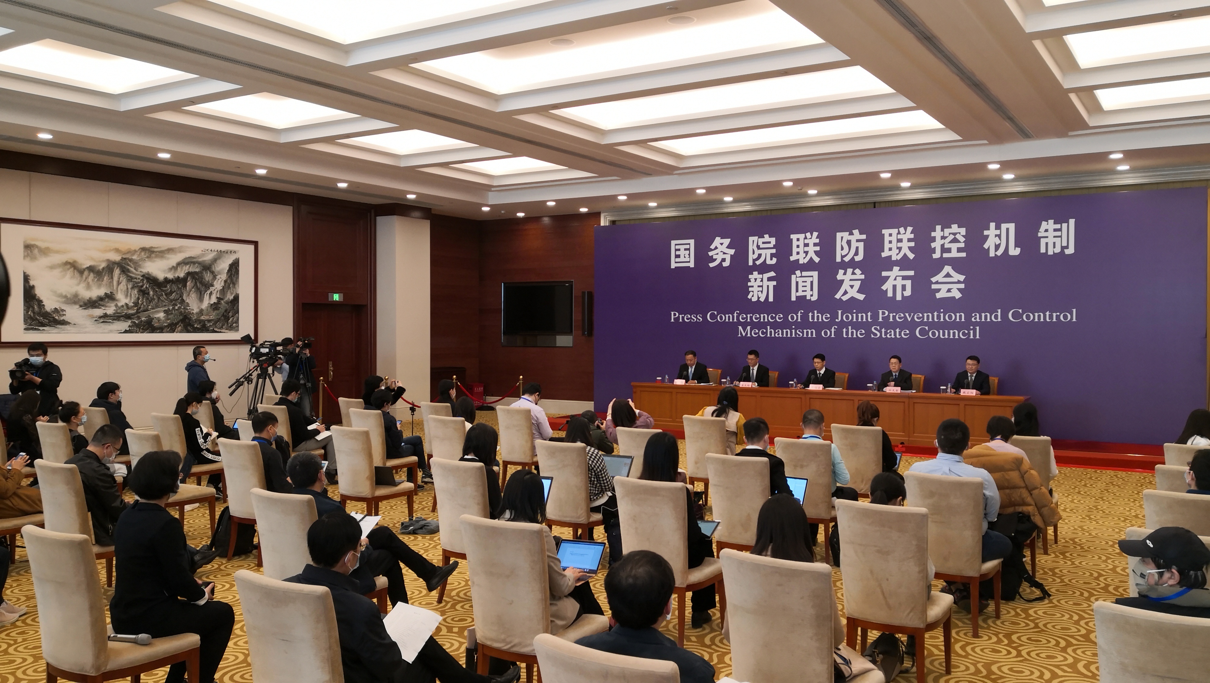传染病■国家卫生健康委：近7日境外输入确诊病例数占84.55％