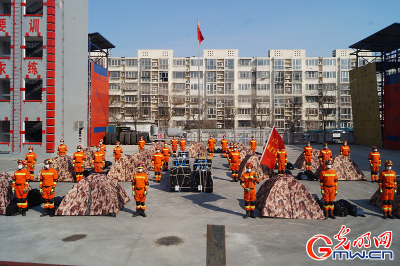 地震：北京大兴消防救援支队开展地震救援演练