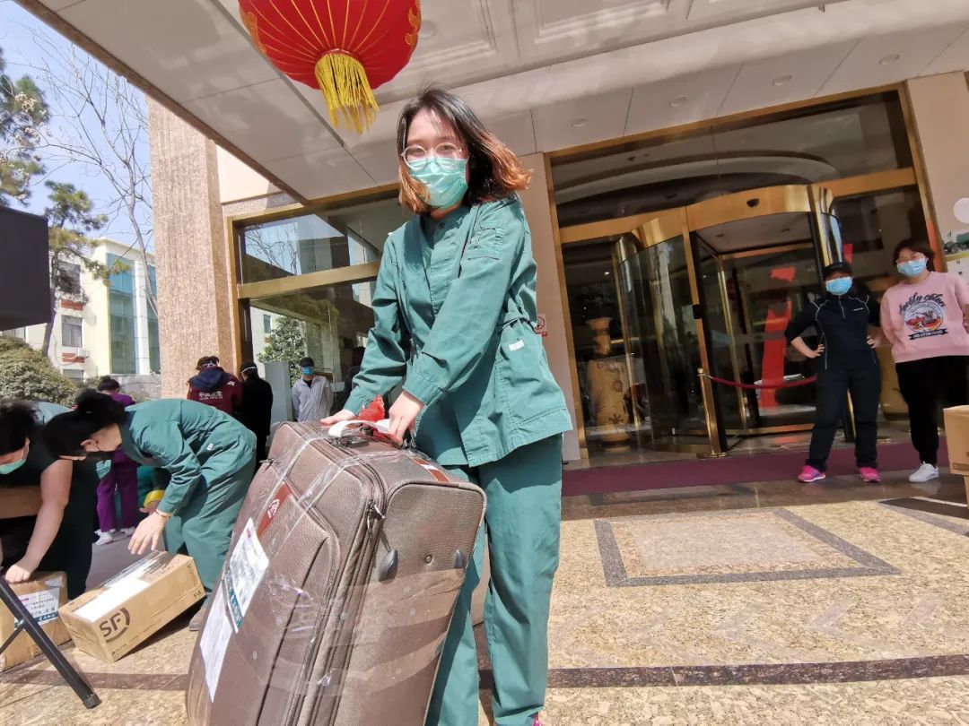 大连骄傲明天17位首批援鄂白衣勇士凯旋