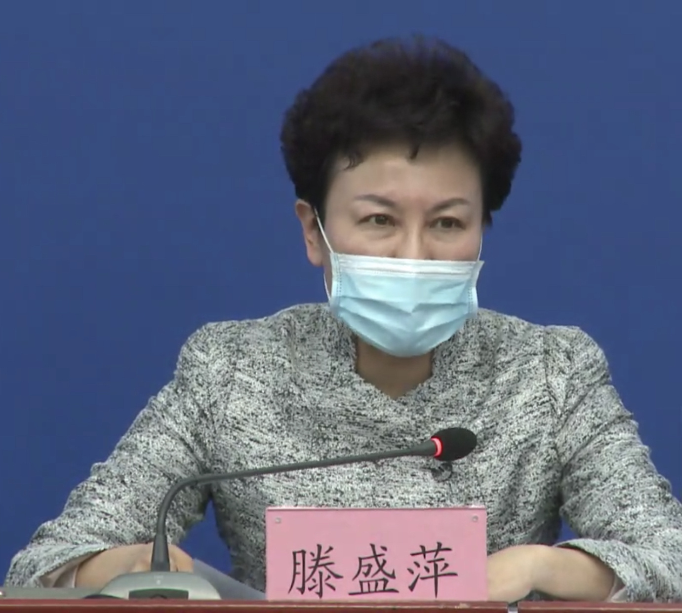 「经济」用公筷，夹起的是尊重 收获的是健康