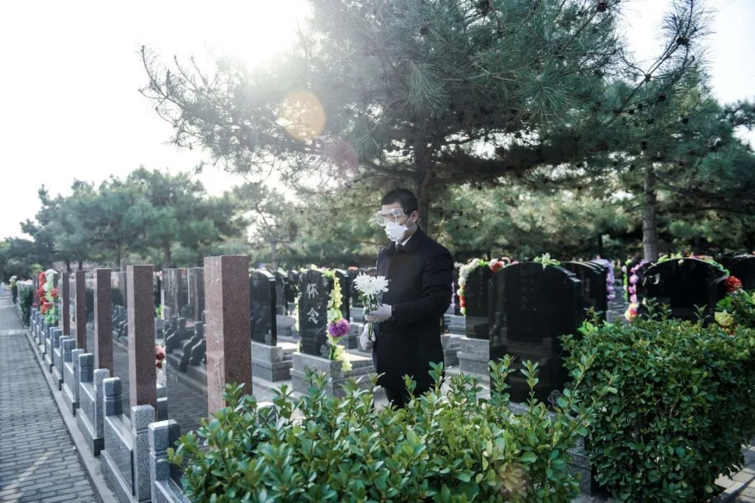 『清明节』清明祭扫迎来首日预约客流 全市1.6万余人现场祭扫