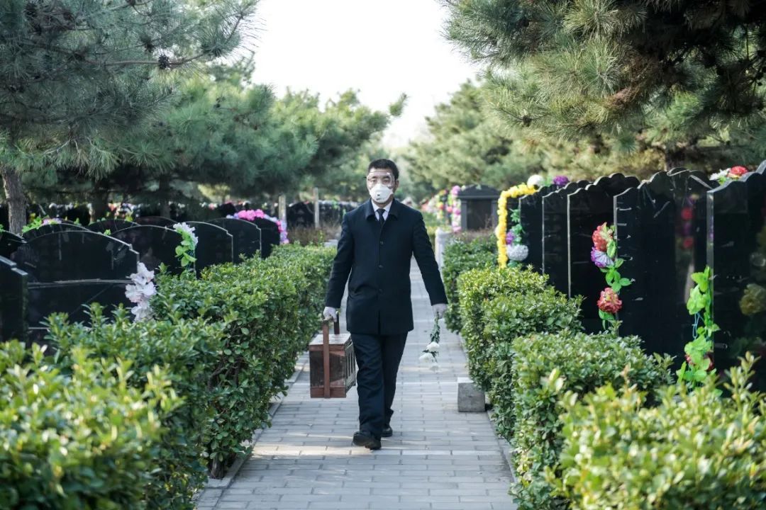 『清明节』清明祭扫迎来首日预约客流 全市1.6万余人现场祭扫