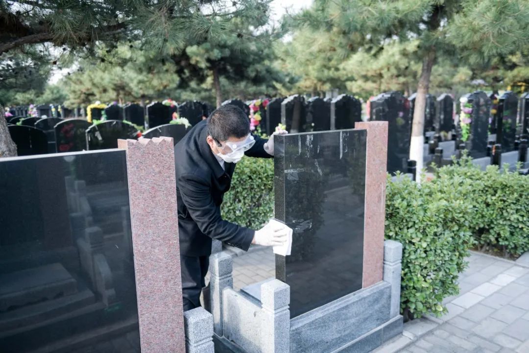 『清明节』清明祭扫迎来首日预约客流 全市1.6万余人现场祭扫