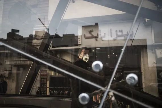 「肺炎」美国制裁+新冠肺炎，伊朗“每十分钟就有一人死去”