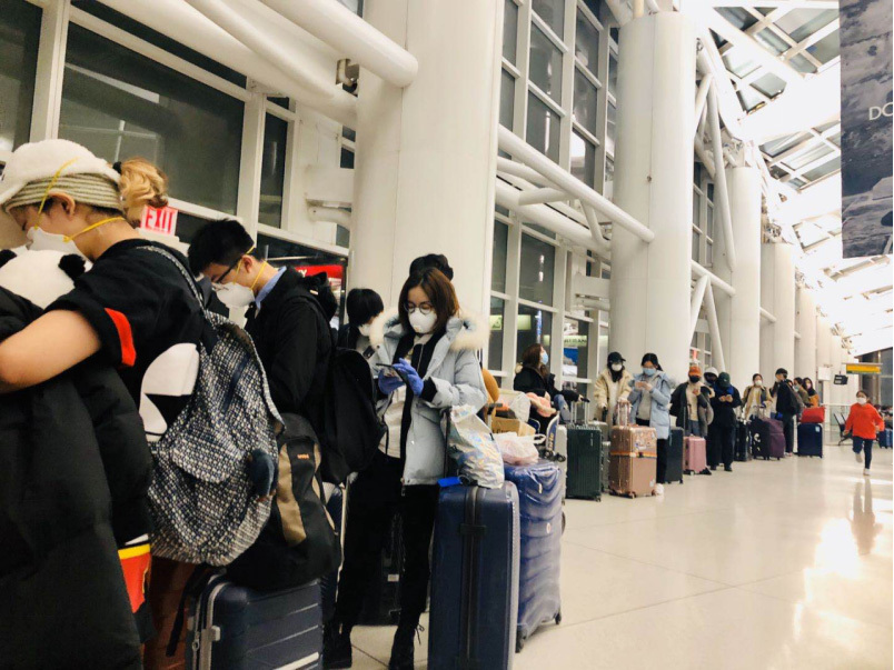 「医用口罩」学者防疫调研｜纽约到上海30小时见闻，看中美防疫差异