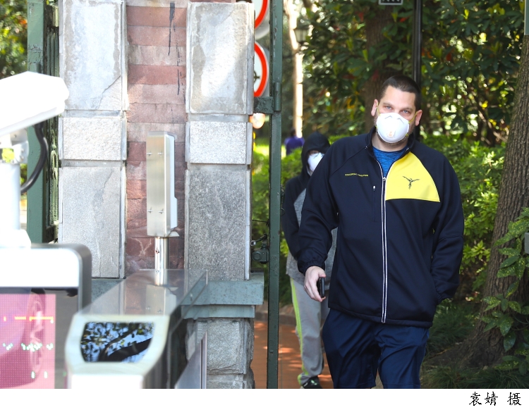 「疫情」疫情防控新闻发布会 | 入境人员需先通过核酸测试，结果呈“阴性”且符合“一人一户或一家”方能居家隔离