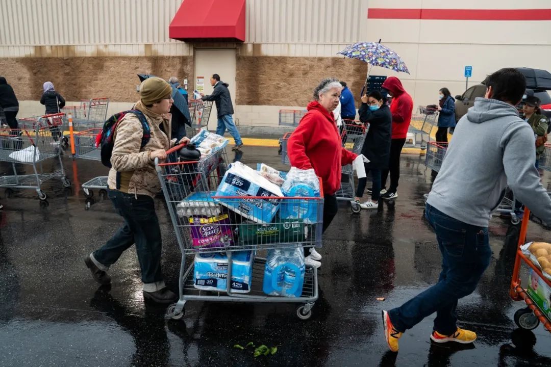 国际@美媒:美国陷入衰退“几乎板上钉钉”