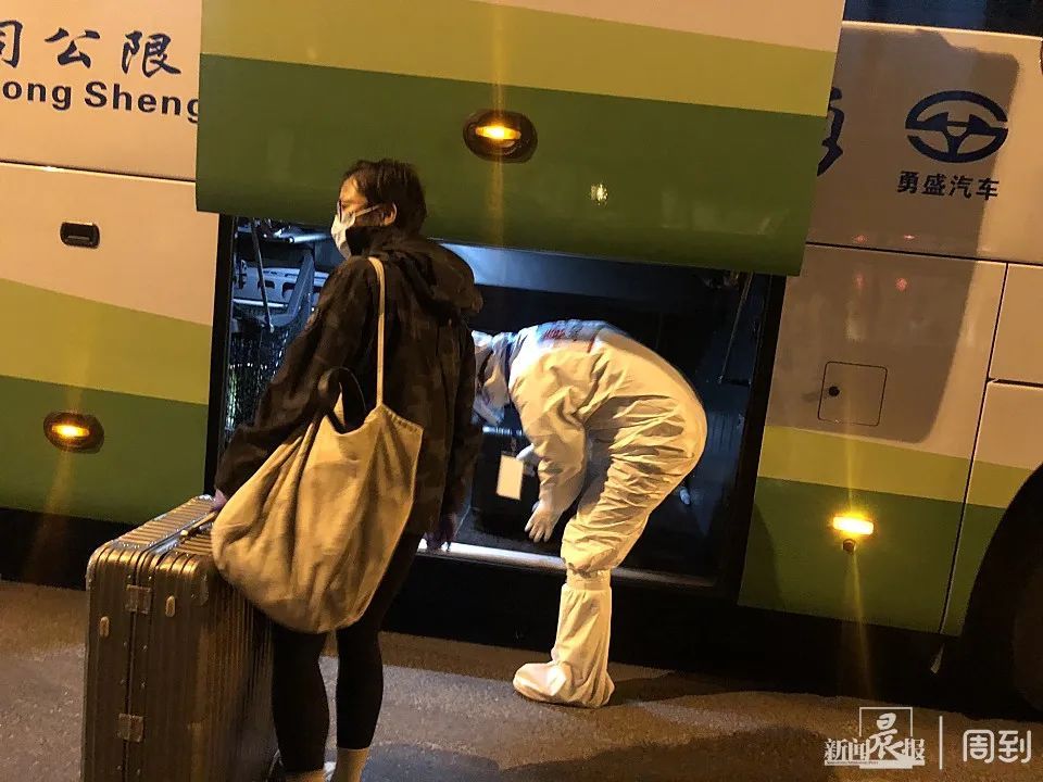 #留学#女留学生辗转26小时入境是添乱？网友：听妈妈的话，欢迎回家