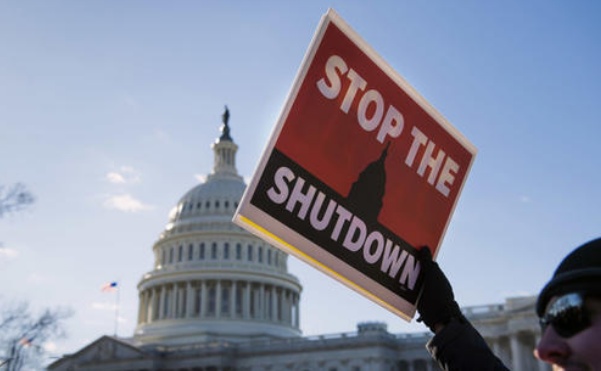 「美国民主党」疫情紧急美国两党忙扯皮 美国网民:两党就是个笑话