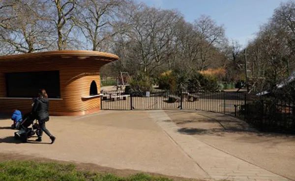 「英国新闻」一觉醒来，英国的社会经济生活基本“停摆”