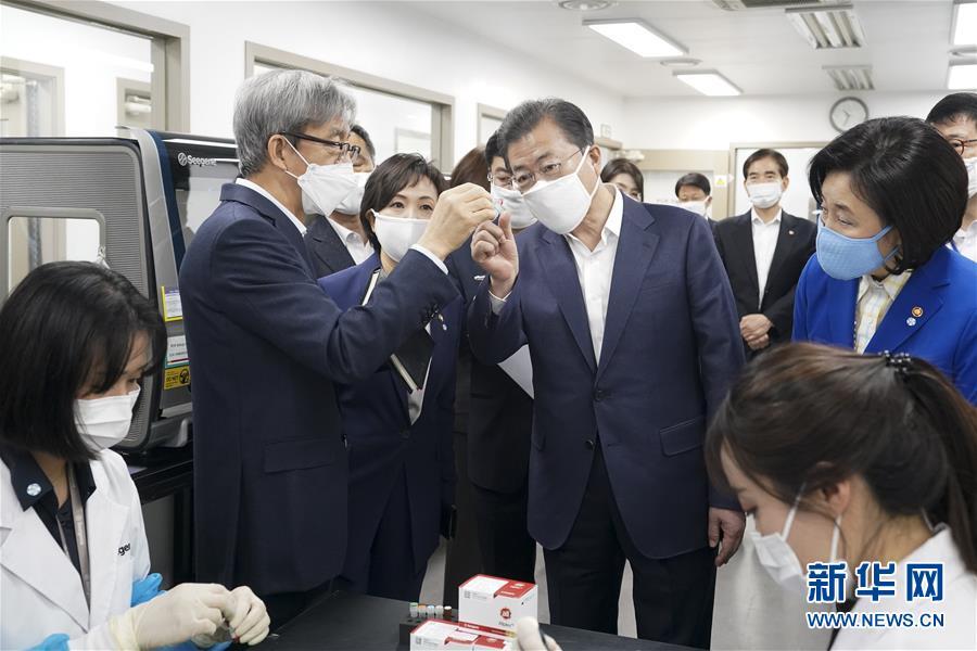 【特朗普】文在寅说特朗普向韩国提出医疗物资支援请求