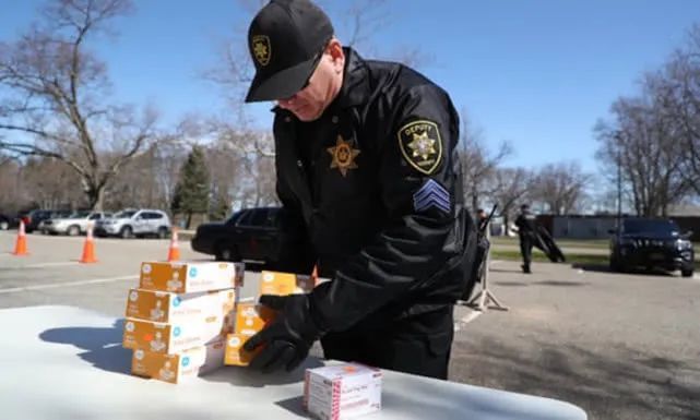 『英媒』特朗普说“美国永不求援”，英媒爆料：他私下让各国提供援助！