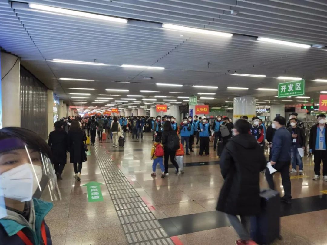 『民生』湖北-北京西，首批留鄂人员抵京！记者全程跟访，有乘客获赠香囊