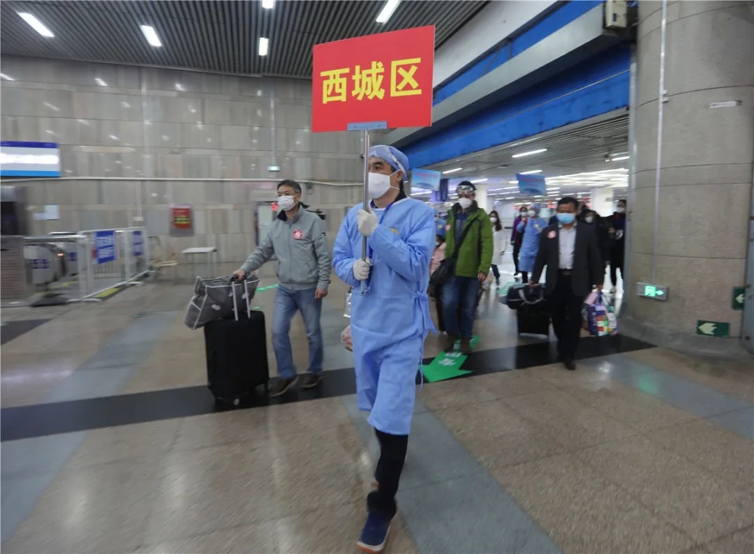 『』欢迎回家！北京市西城区迎接首批离鄂返京人员回家