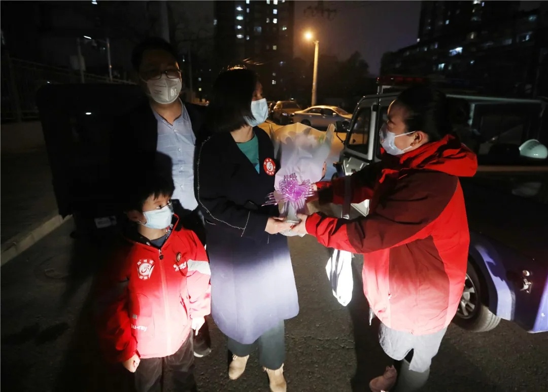 『』欢迎回家！北京市西城区迎接首批离鄂返京人员回家
