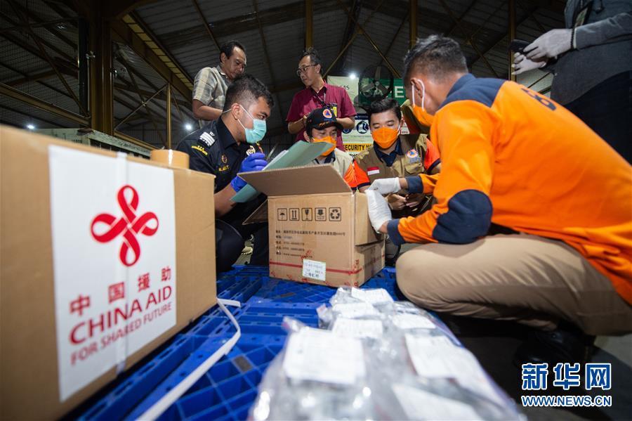 雅加达：中国援助印尼抗疫医疗物资运抵雅加达