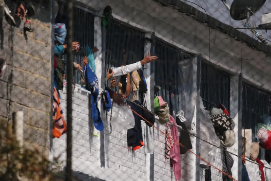 [哥伦比亚]疫情让监狱更危险！泰国监狱暴乱响起枪声，美国203名囚犯检测101名呈阳性