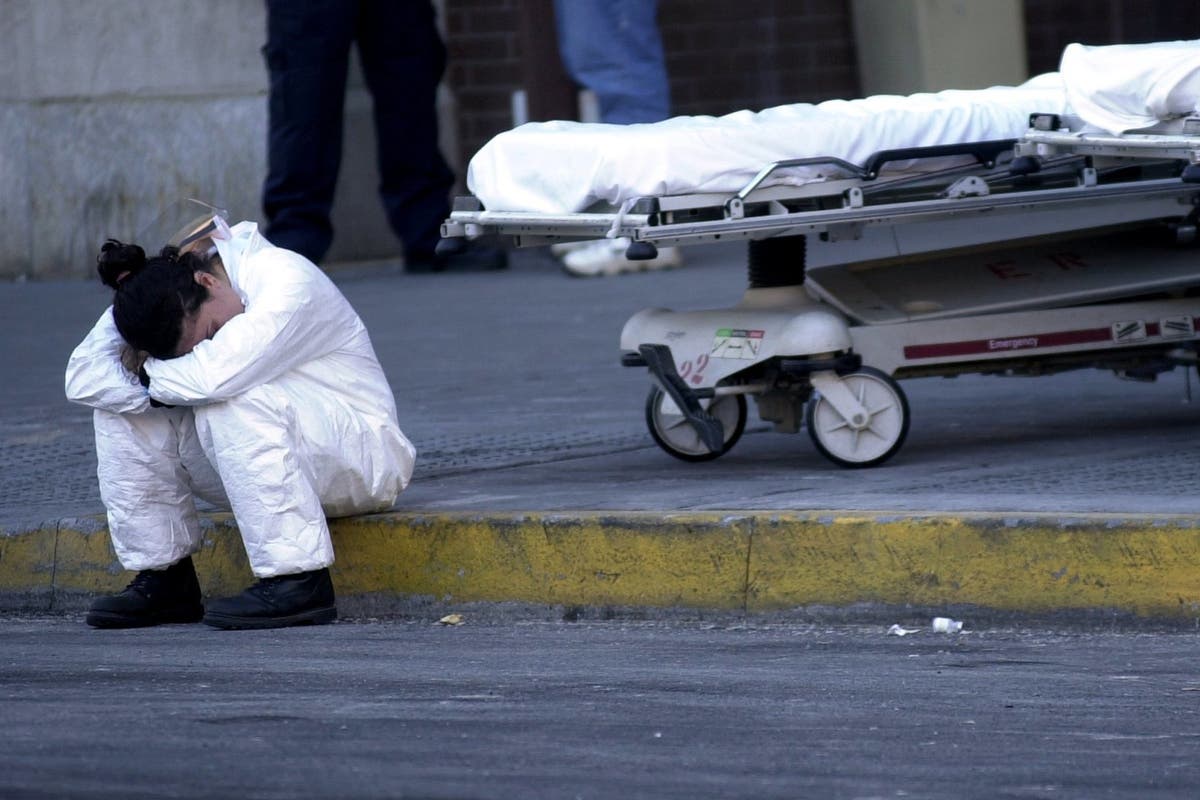 #文汇报#纽约护士贴出一张照片震动世人：我从未见过这般景象