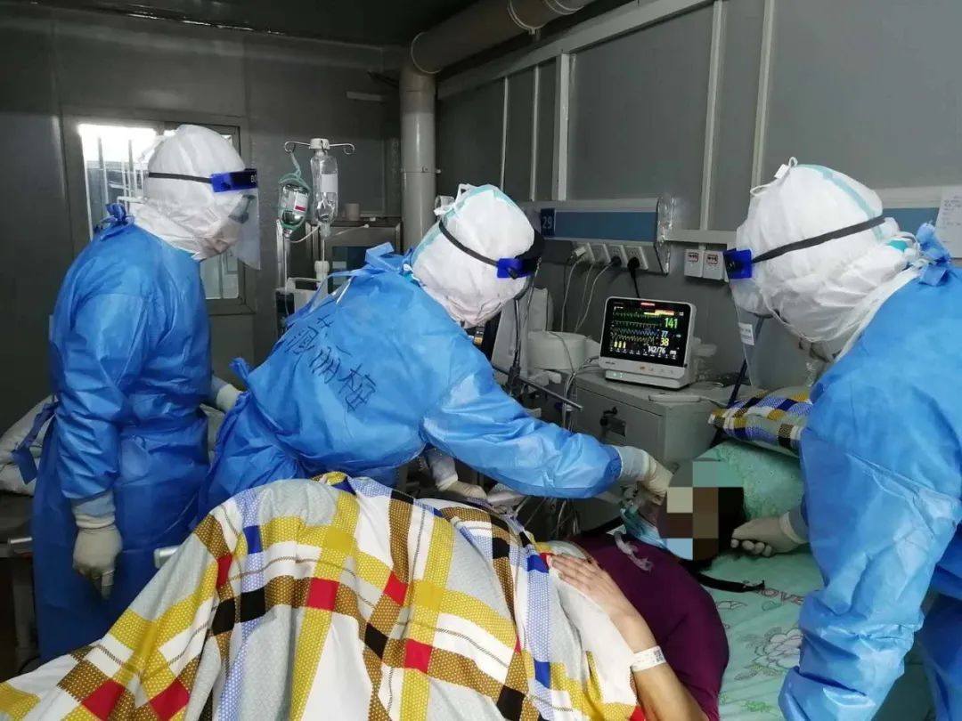 「社会」火神山医院某病区的微信群，成了抗疫“网红群”！