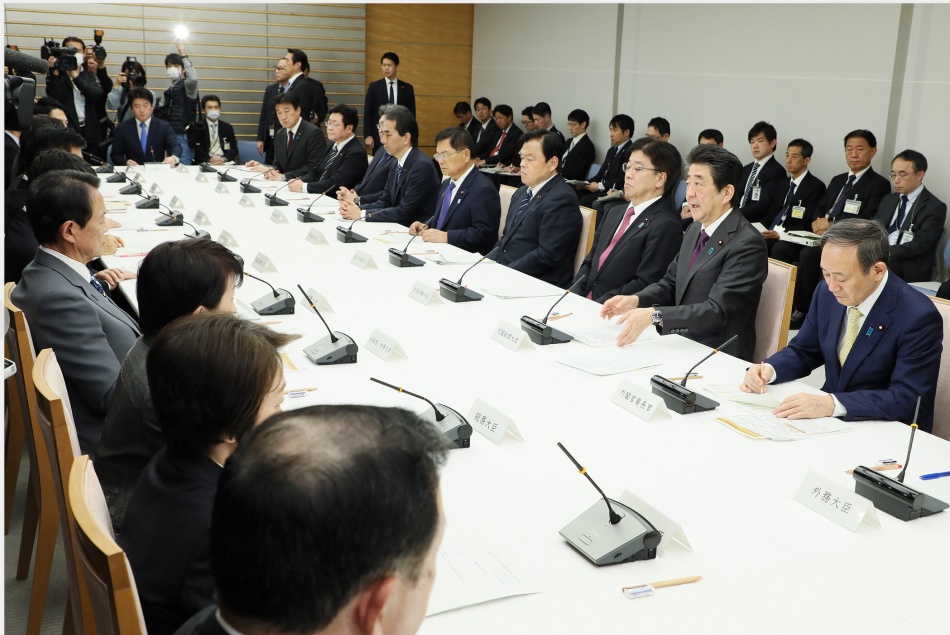 『日本内阁』日本副首相麻生：不再与安倍同席开会 避免双双感染