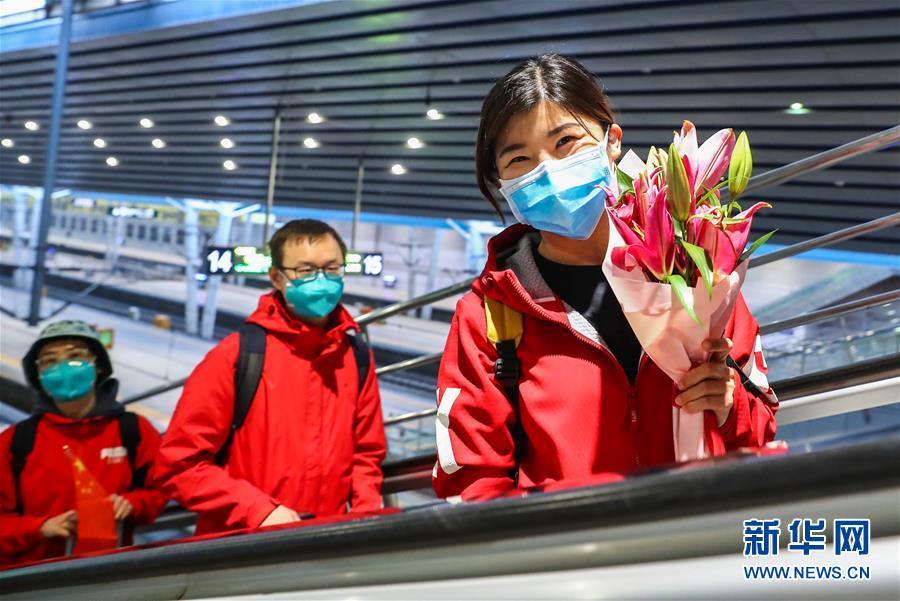 医疗：部分援鄂国家医疗队队员抵京