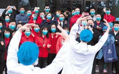医疗▲北京援鄂医疗队返京 三重“水门”最高礼遇迎机