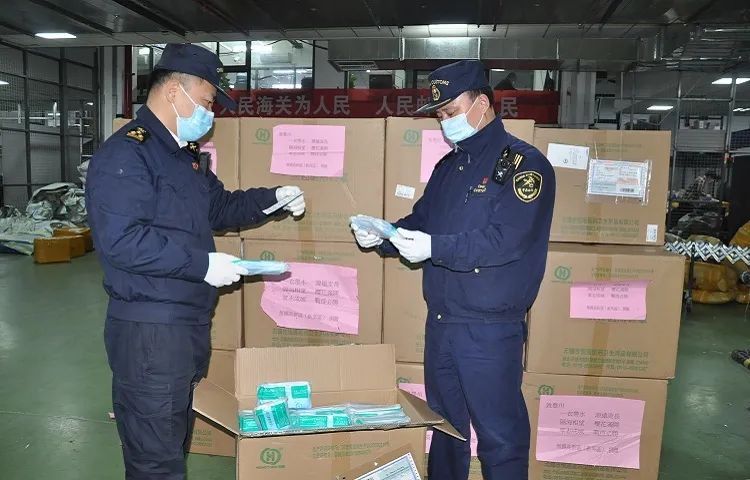 在华外国人@光明时评：“中国人出去”？不论是谁挑战防疫措施，都该一断于法