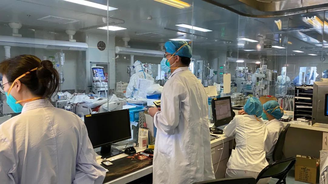 【疫情】“中部医都”武汉，被疫情冲击后白色防线如何修复？