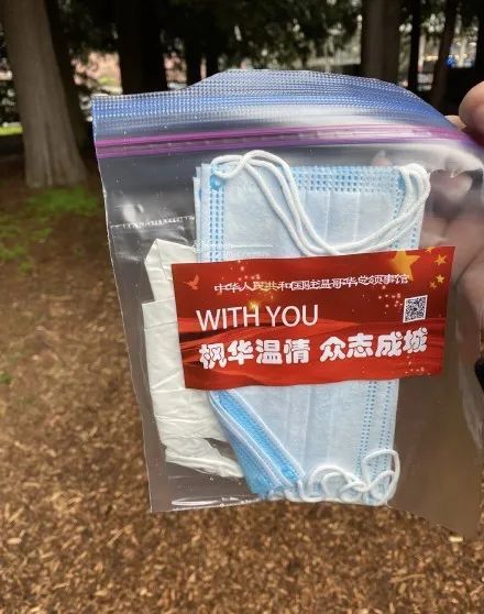 留学@留学生晒健康包，这句话火了