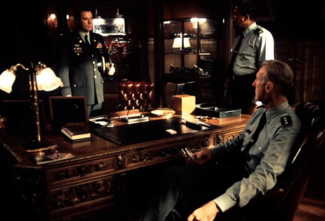 「炸弹」今天，“炸弹”在美国军政两界引爆，这事没完！