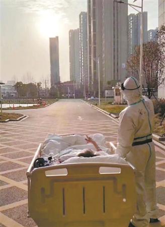 「医患关系」方舱医院现一幕幕感人画面 疫情之后医患关系会变好吗？