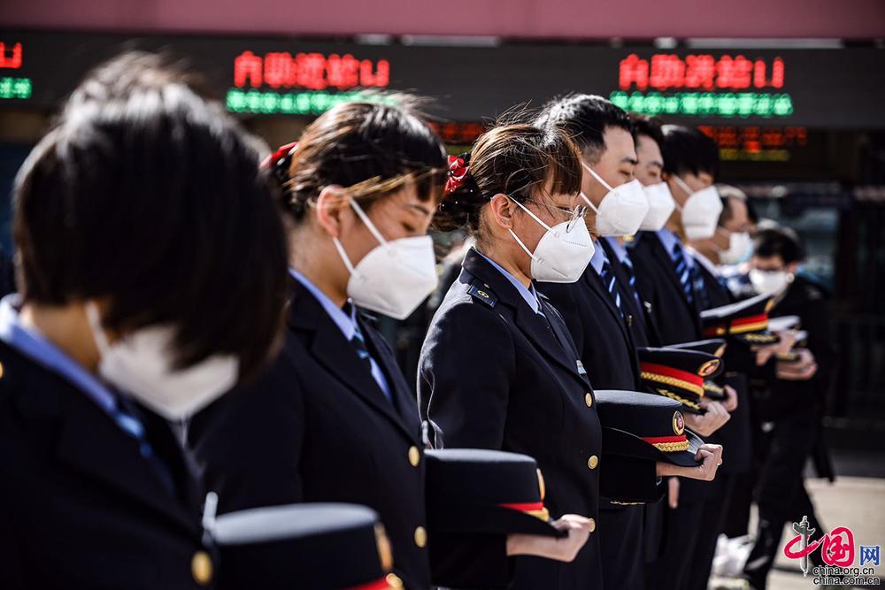 #郑亮#致敬英雄共悼逝者 首都各界举行哀悼活动[组图]