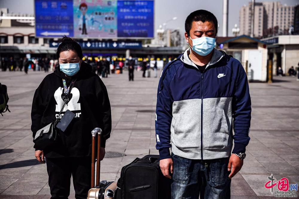 #郑亮#致敬英雄共悼逝者 首都各界举行哀悼活动[组图]