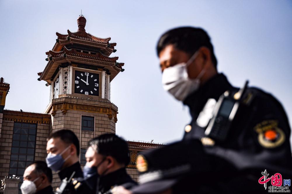 #郑亮#致敬英雄共悼逝者 首都各界举行哀悼活动[组图]