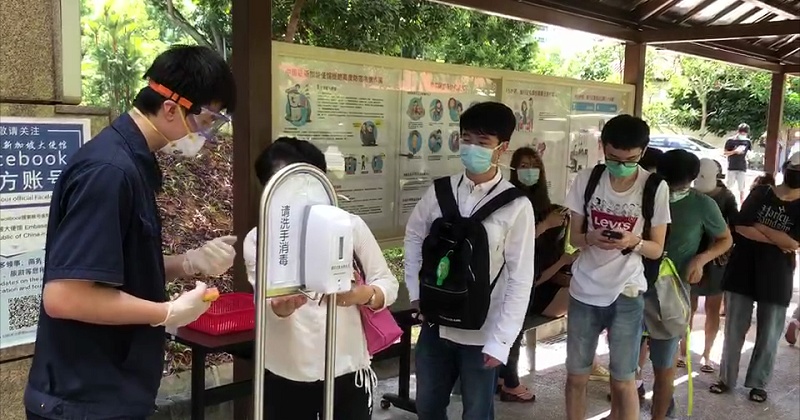 「疫情」为应对疫情 中国驻新加坡大使馆为中国公民发放口罩