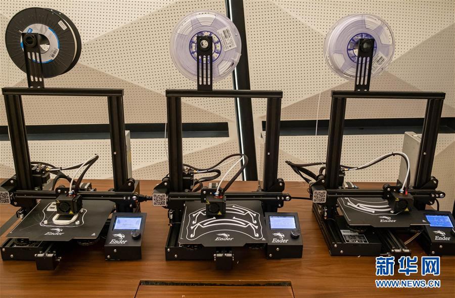 『伊斯坦布尔』土耳其志愿者使用3D打印技术制作防护面罩