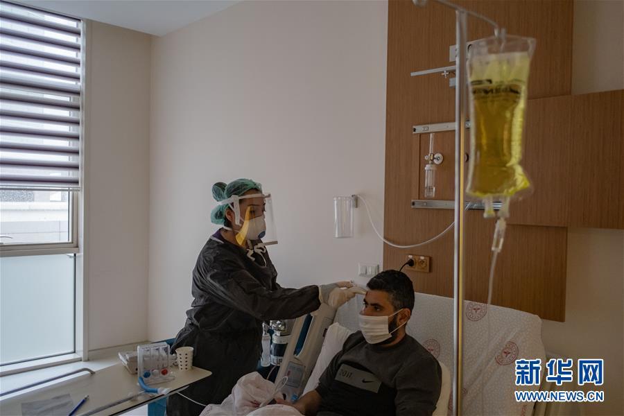 『伊斯坦布尔』土耳其志愿者使用3D打印技术制作防护面罩