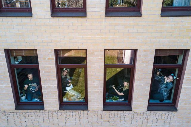 「无人机」隔离也欢乐:无人机镜头下的众生百态