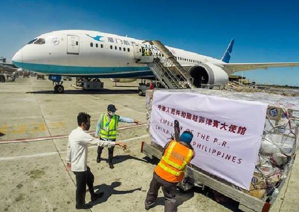 基金▲中国驻菲大使向菲华社救灾基金抗疫委员会转交防疫医疗物资