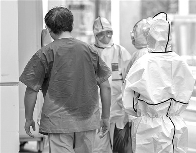 『国际』向医护人员致敬