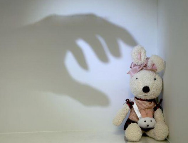 『文汇报』骗老人钱、猥亵儿童，日本爆出万起新冠肺炎相关诈骗案