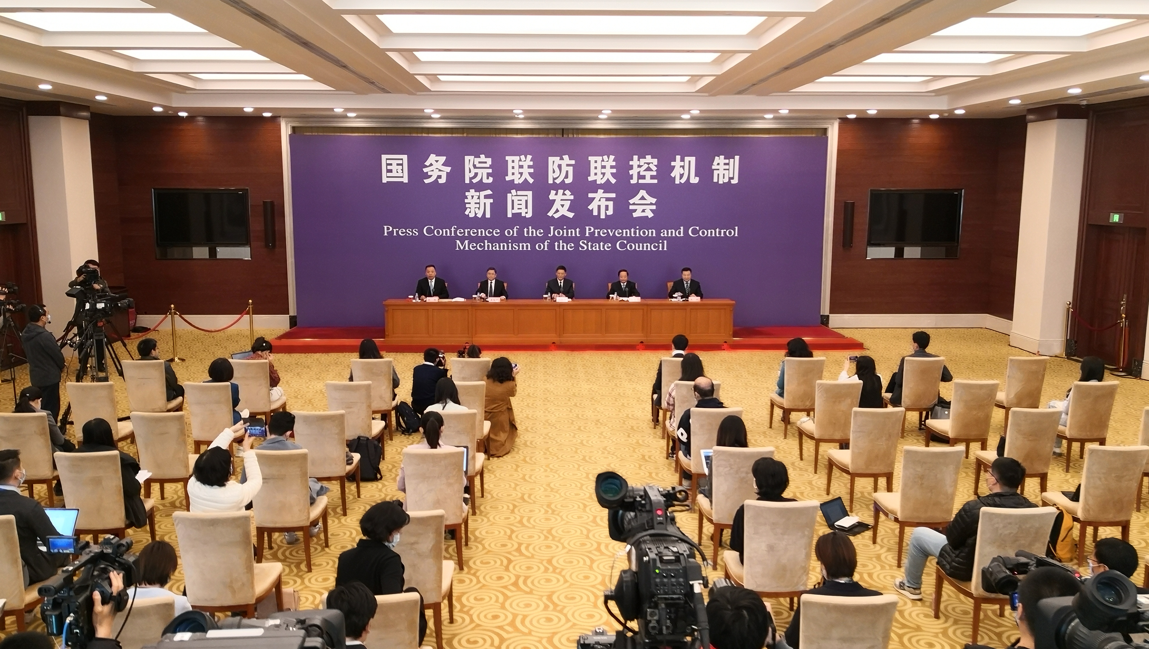 #汽车#生态环境部：全国尚未实施国VI排放标准的地区适当延后实施