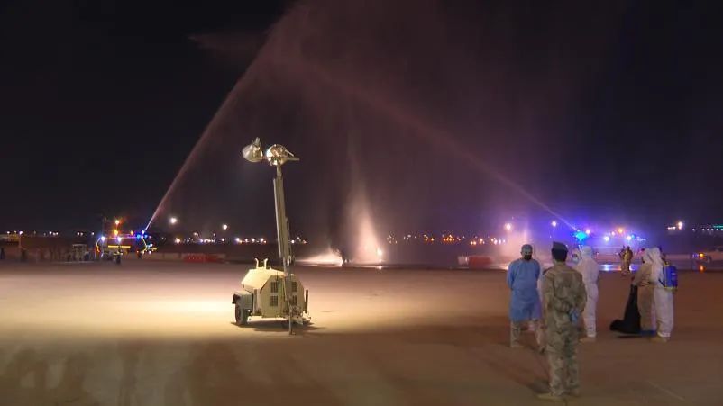 『过水门』冲上热搜！伊拉克用过水门仪式迎接中国援助物资 网友：最高礼遇，友谊长存！