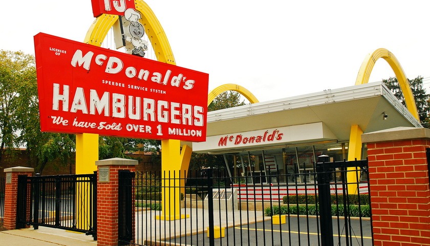 『疫情』美国餐饮业“花式自救”，但有些岗位再也回不来了