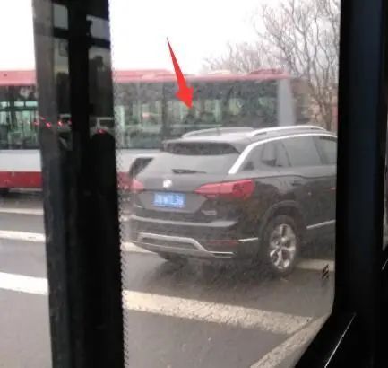 北京交警■网友:他们变道压线!北京交警:安排!