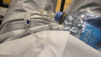 [防护服]不吃、不动、穿防护服尿不湿……俄罗斯人看他们像在看怪物！