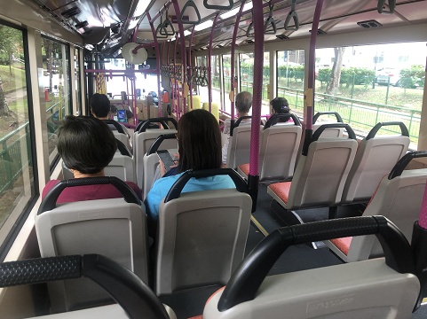 央视新闻@新加坡要求乘坐公共交通必须戴口罩