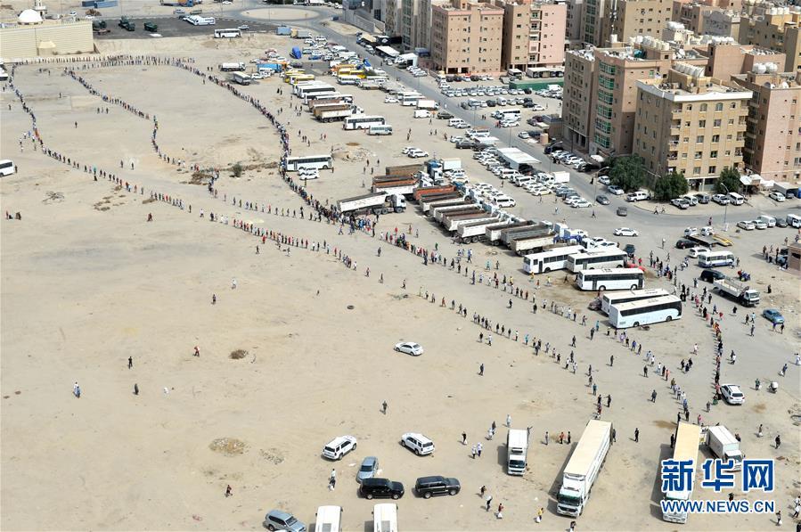 [科威特]科威特政府为被封锁地区居民发放食品