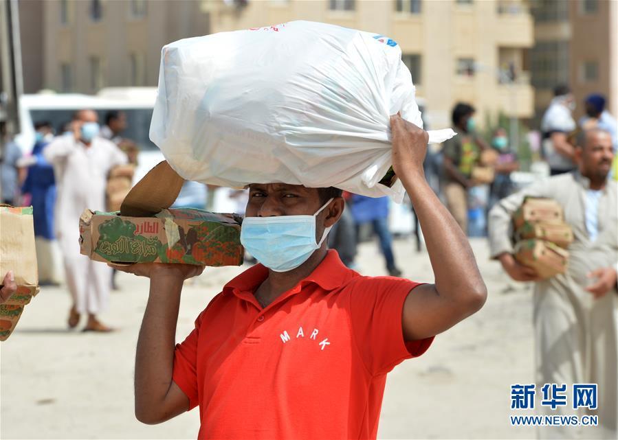 [科威特]科威特政府为被封锁地区居民发放食品